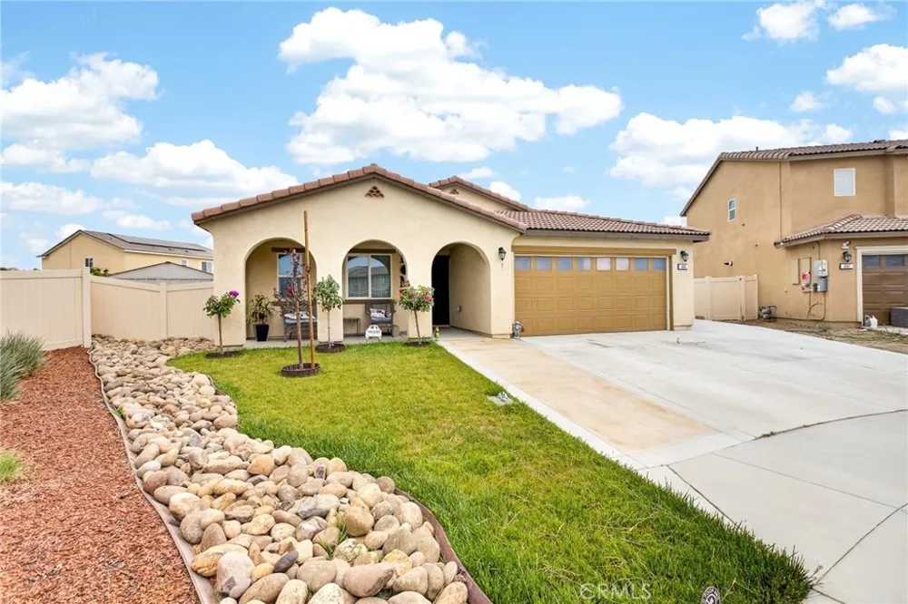 693 Rose Thorn San Jacinto, CA 92582
