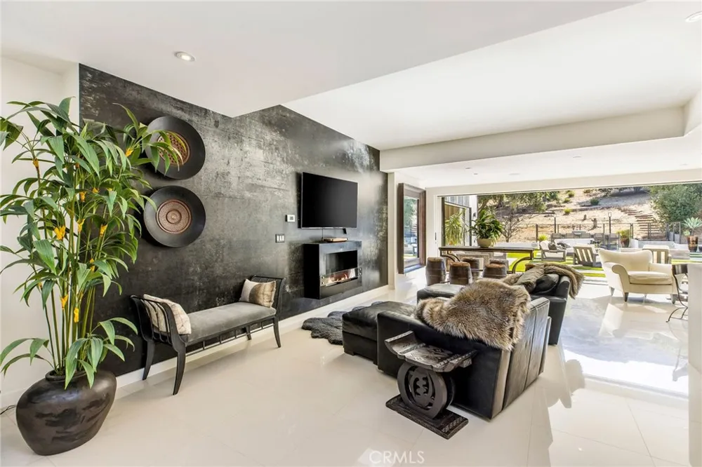 207 SADDLEBOW ROAD Bell Canyon, CA 91307