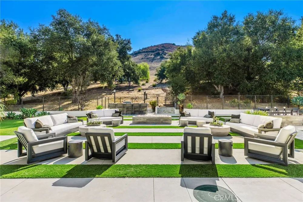 207 SADDLEBOW ROAD Bell Canyon, CA 91307