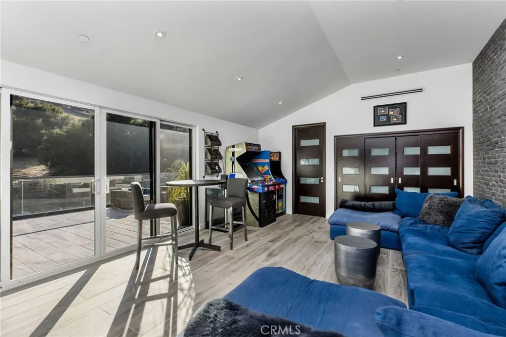 207 SADDLEBOW ROAD Bell Canyon, CA 91307