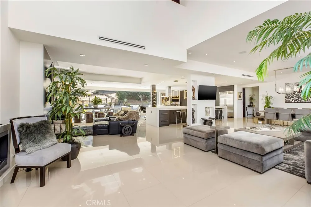207 SADDLEBOW ROAD Bell Canyon, CA 91307