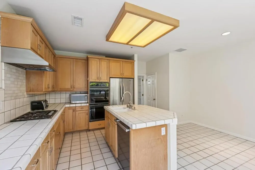 3421 El Camino Real #38C Atherton, CA 94027