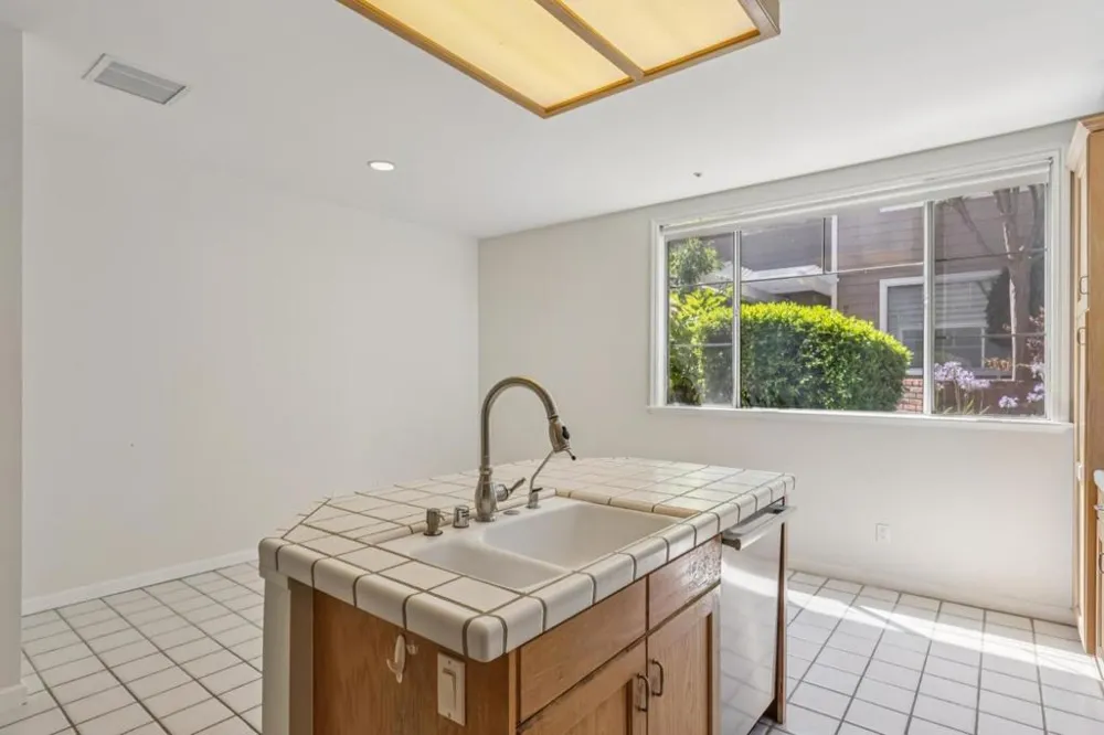 3421 El Camino Real #38C Atherton, CA 94027