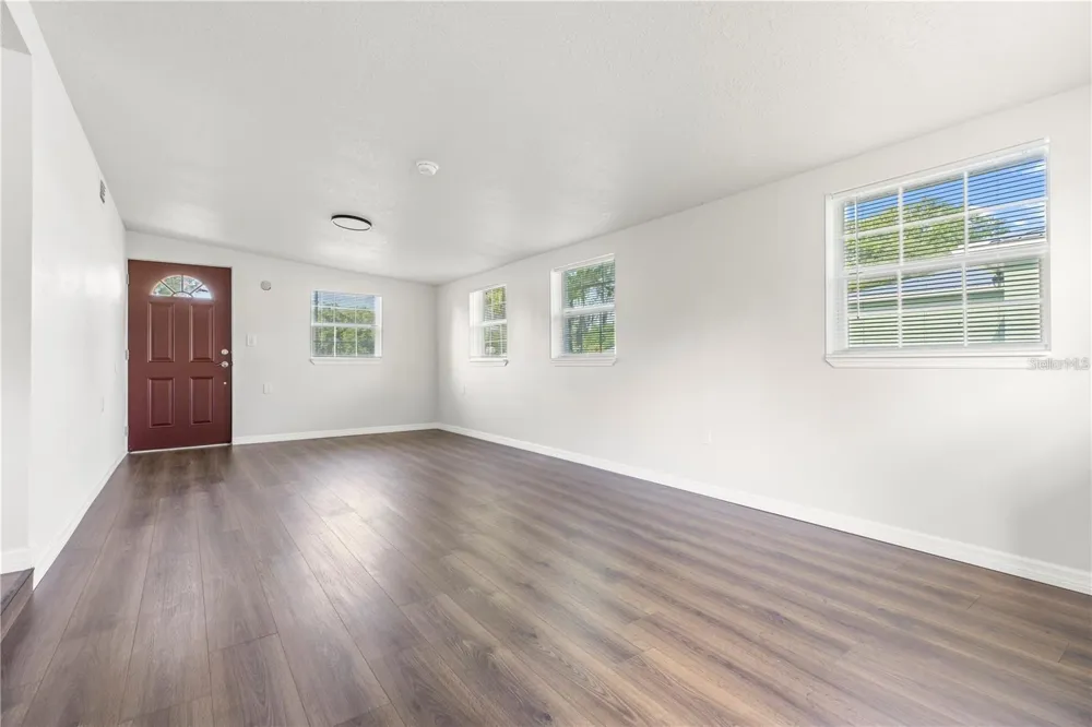 3013 LAUREL AVENUE Lake Wales, FL 33898