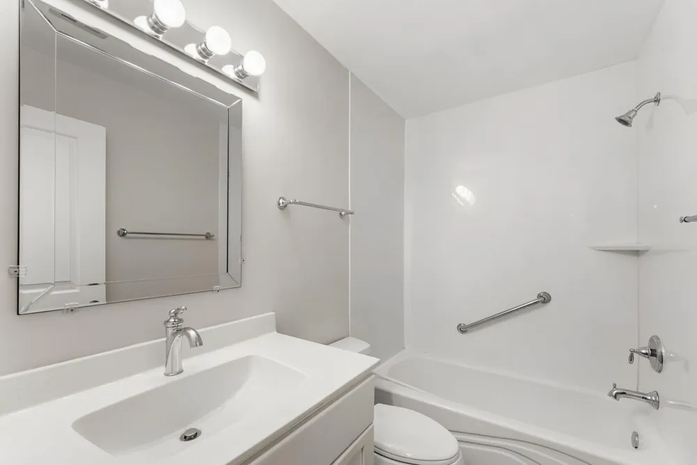 2800 Hamline Avenue #216 Roseville, MN 55113
