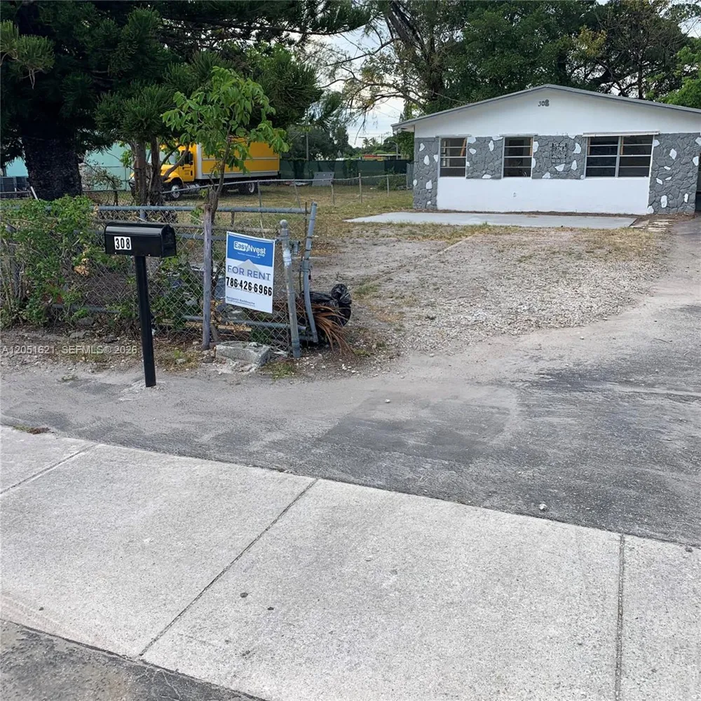 308 NW 9th St Hallandale Beach, FL 33009