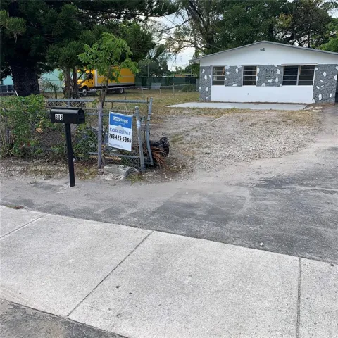 308 NW 9th St