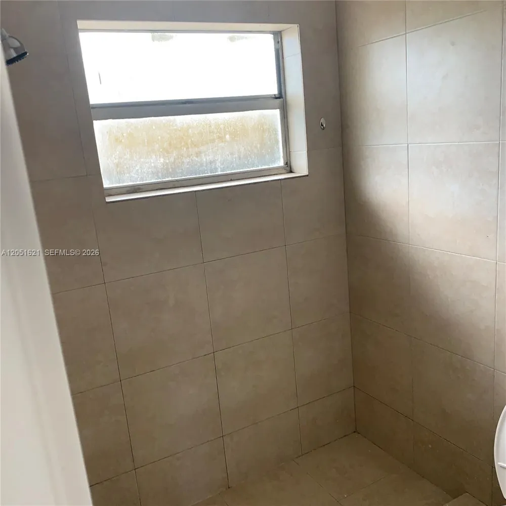 308 NW 9th St Hallandale Beach, FL 33009