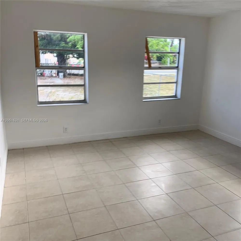 308 NW 9th St Hallandale Beach, FL 33009