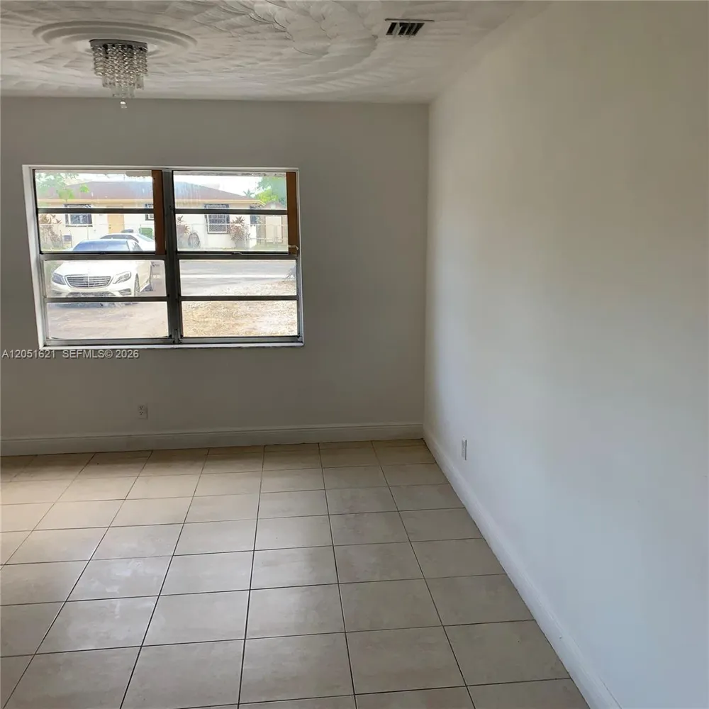 308 NW 9th St Hallandale Beach, FL 33009