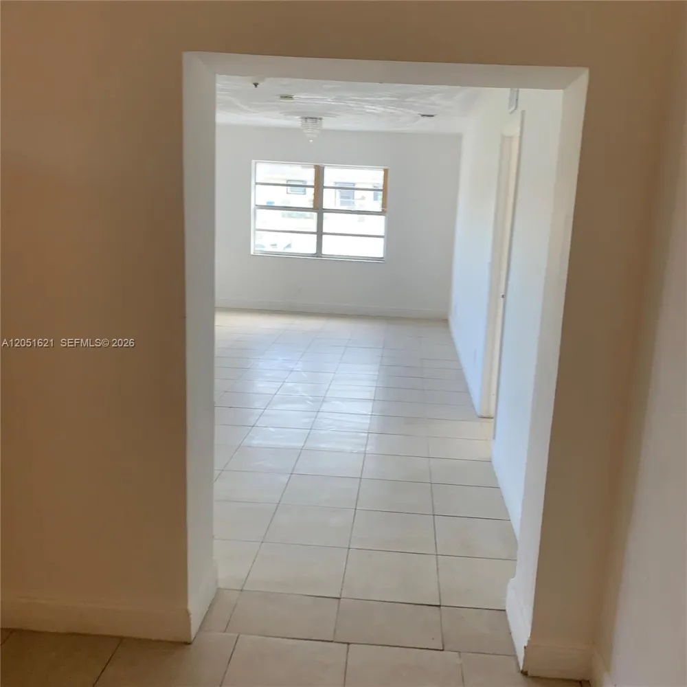 308 NW 9th St Hallandale Beach, FL 33009