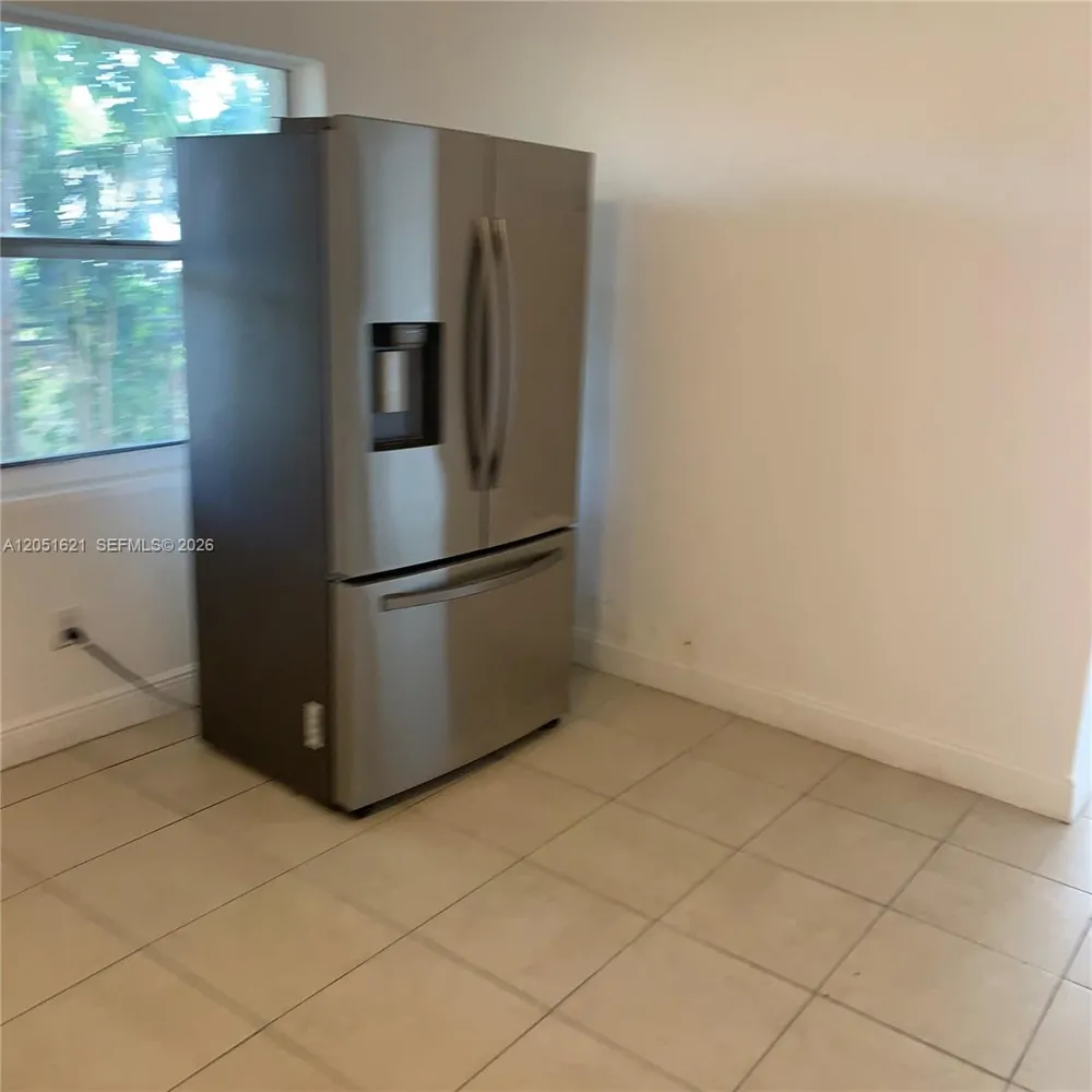 308 NW 9th St Hallandale Beach, FL 33009