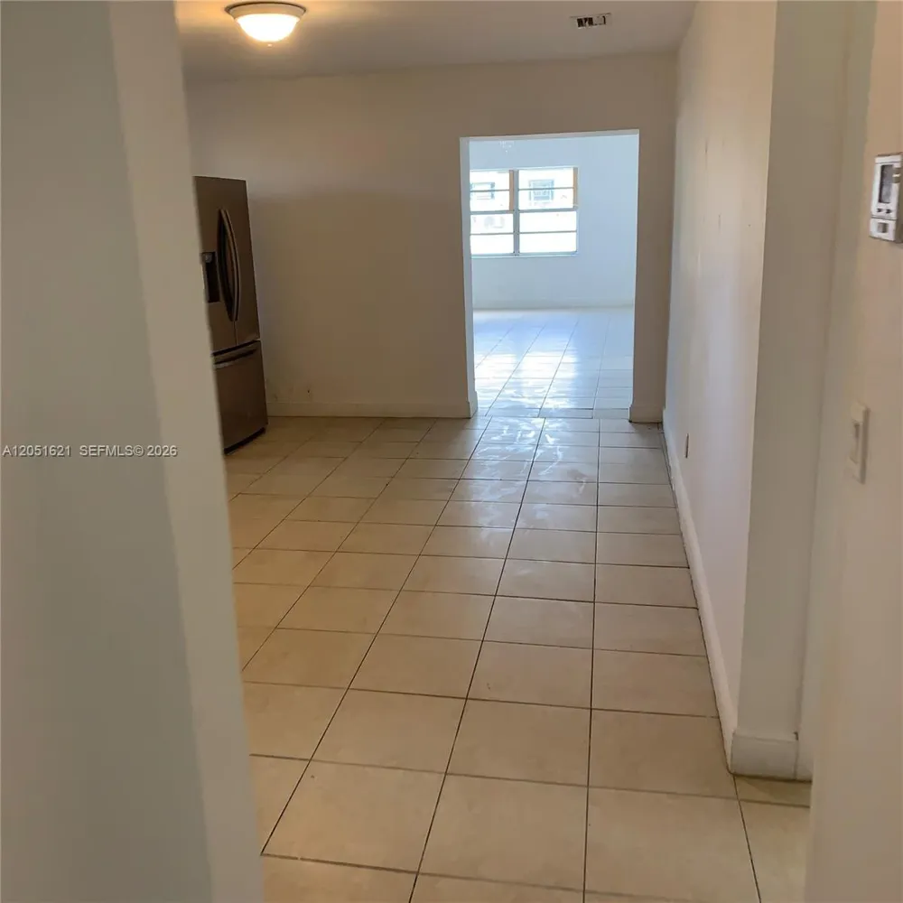 308 NW 9th St Hallandale Beach, FL 33009