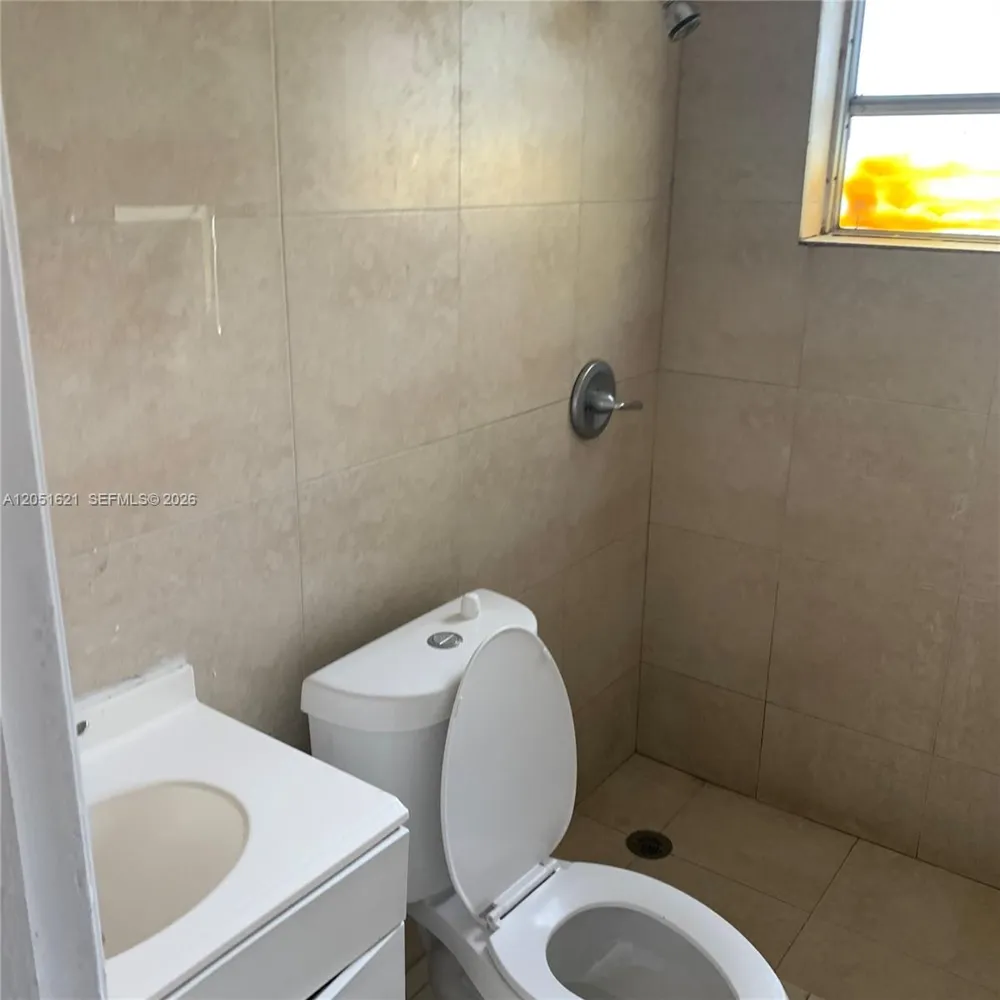 308 NW 9th St Hallandale Beach, FL 33009