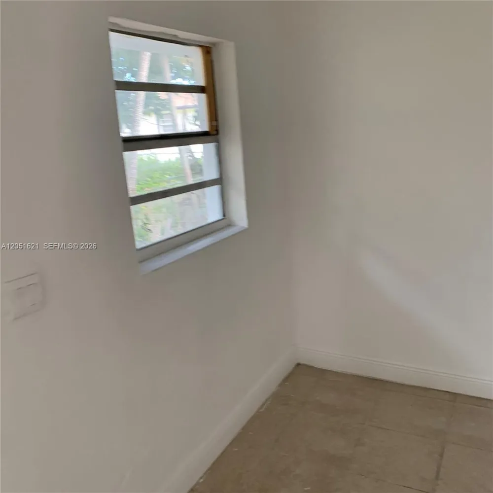 308 NW 9th St Hallandale Beach, FL 33009