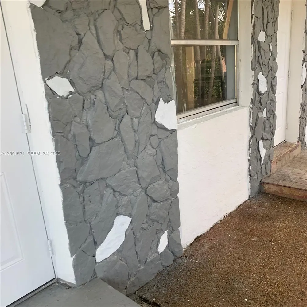 308 NW 9th St Hallandale Beach, FL 33009