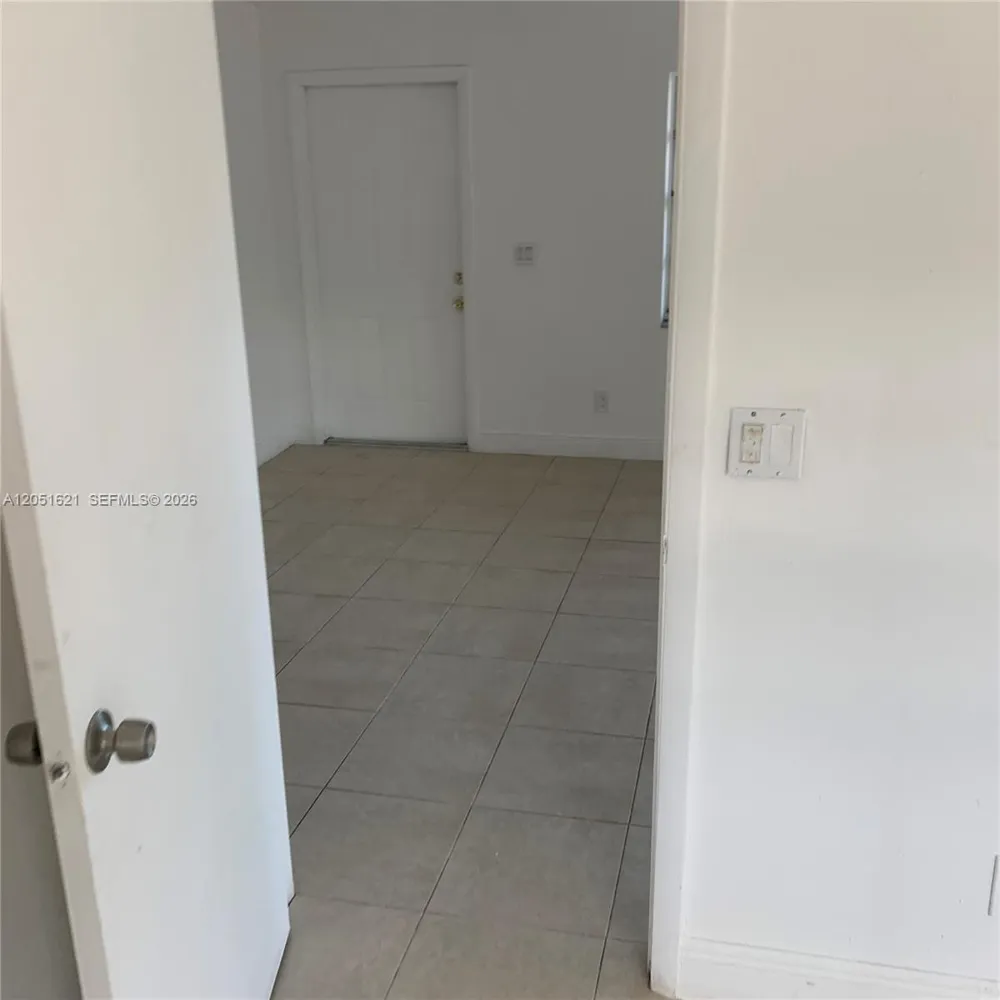 308 NW 9th St Hallandale Beach, FL 33009