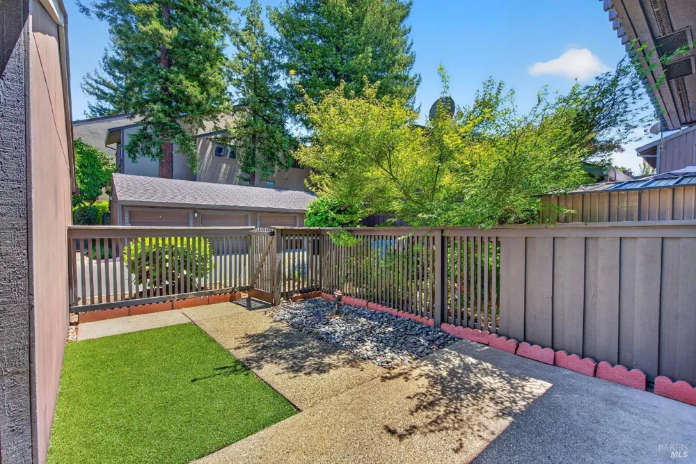 218 Los Alamos Road Santa Rosa, CA 95409