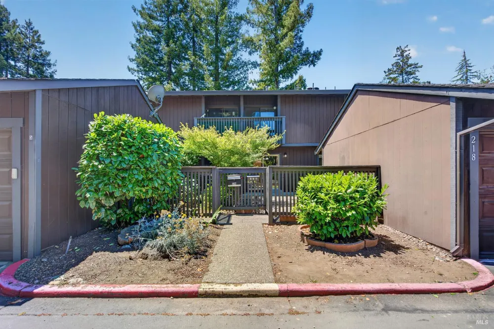 218 Los Alamos Road Santa Rosa, CA 95409