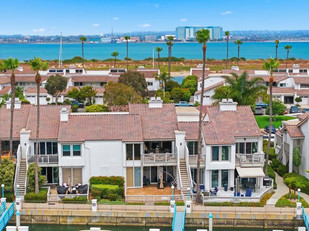 94 Kingston Ct W Coronado, CA 92118