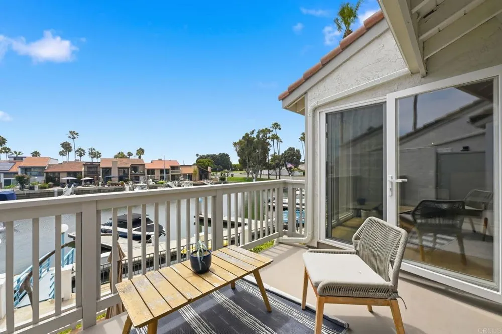 94 Kingston Ct W Coronado, CA 92118