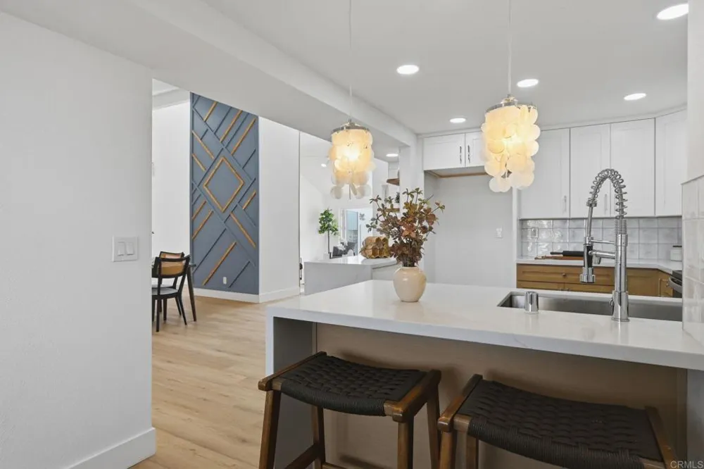 94 Kingston Ct W Coronado, CA 92118