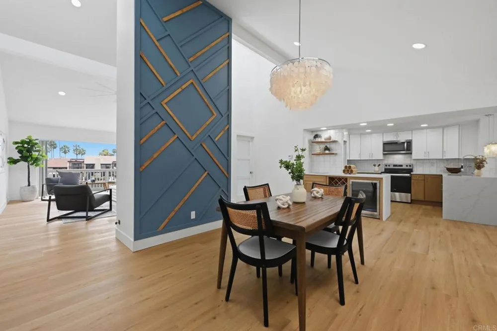 94 Kingston Ct W Coronado, CA 92118