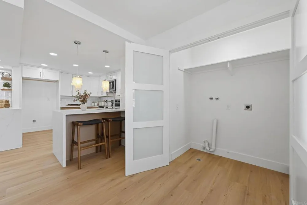 94 Kingston Ct W Coronado, CA 92118