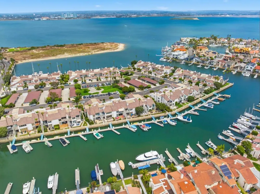 94 Kingston Ct W Coronado, CA 92118