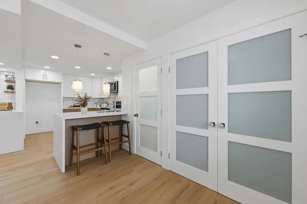 94 Kingston Ct W Coronado, CA 92118