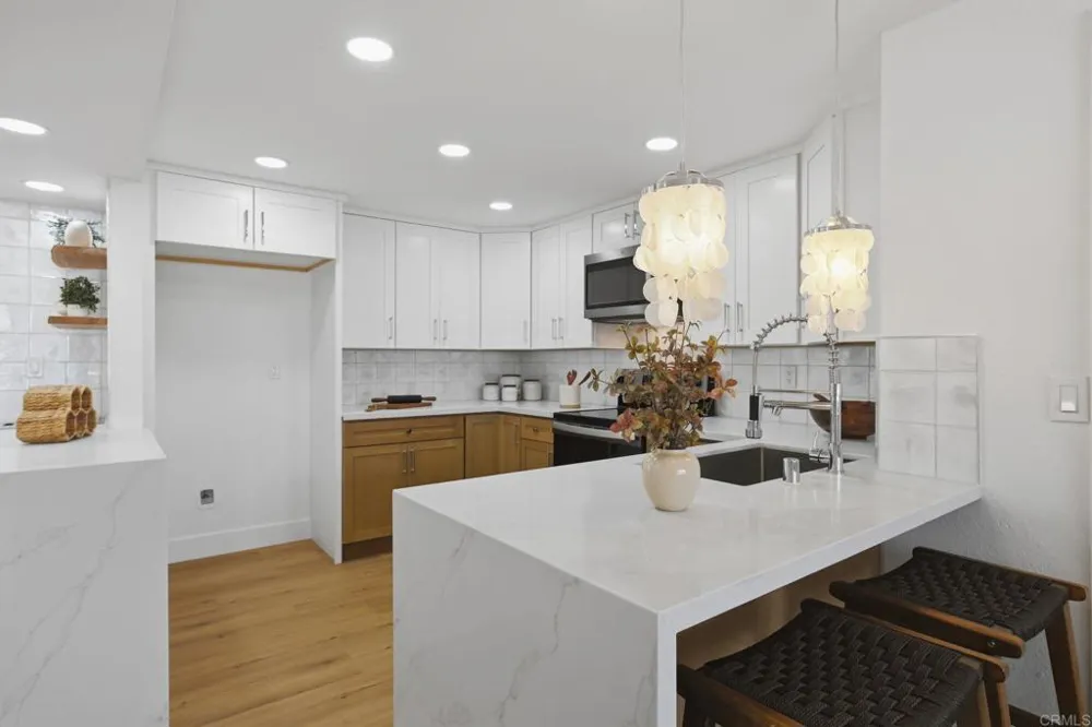 94 Kingston Ct W Coronado, CA 92118