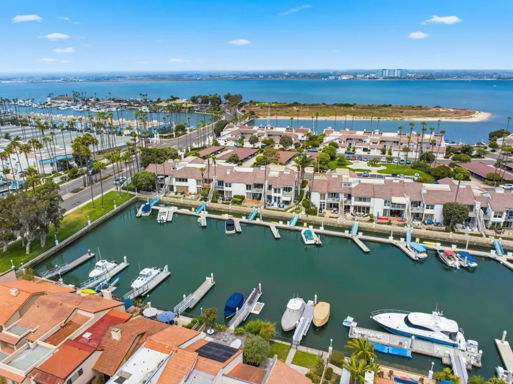 94 Kingston Ct W Coronado, CA 92118