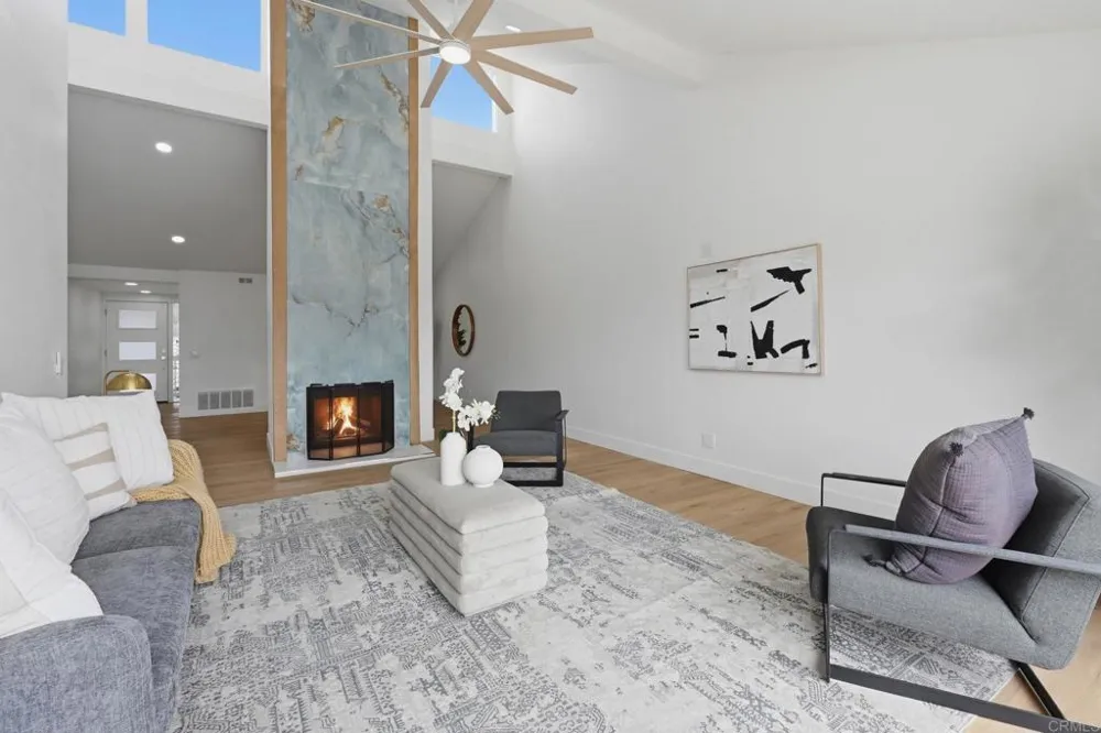 94 Kingston Ct W Coronado, CA 92118