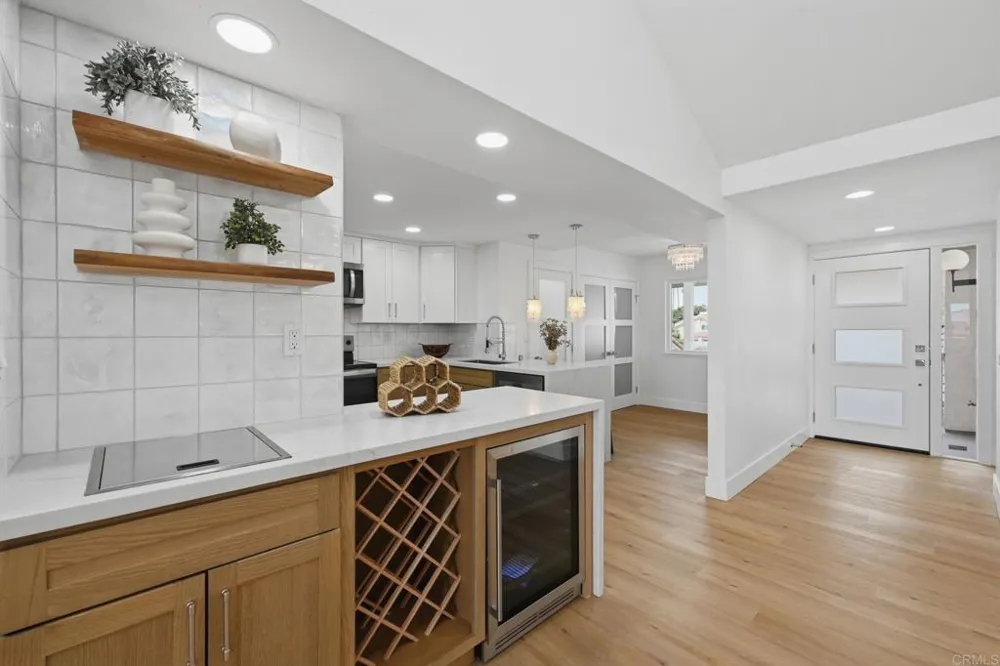 94 Kingston Ct W Coronado, CA 92118