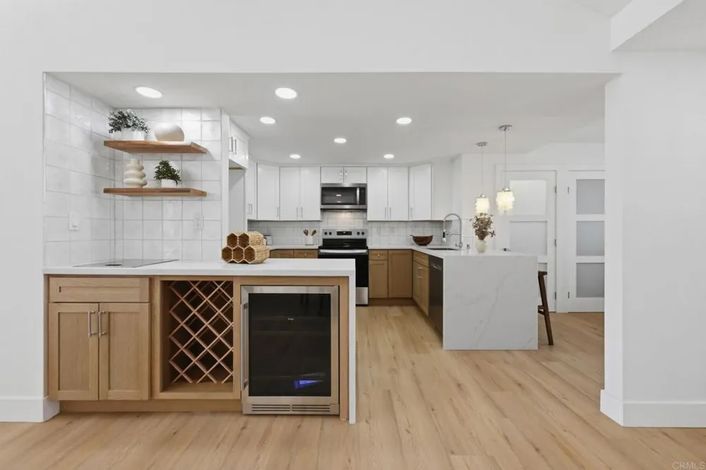 94 Kingston Ct W Coronado, CA 92118