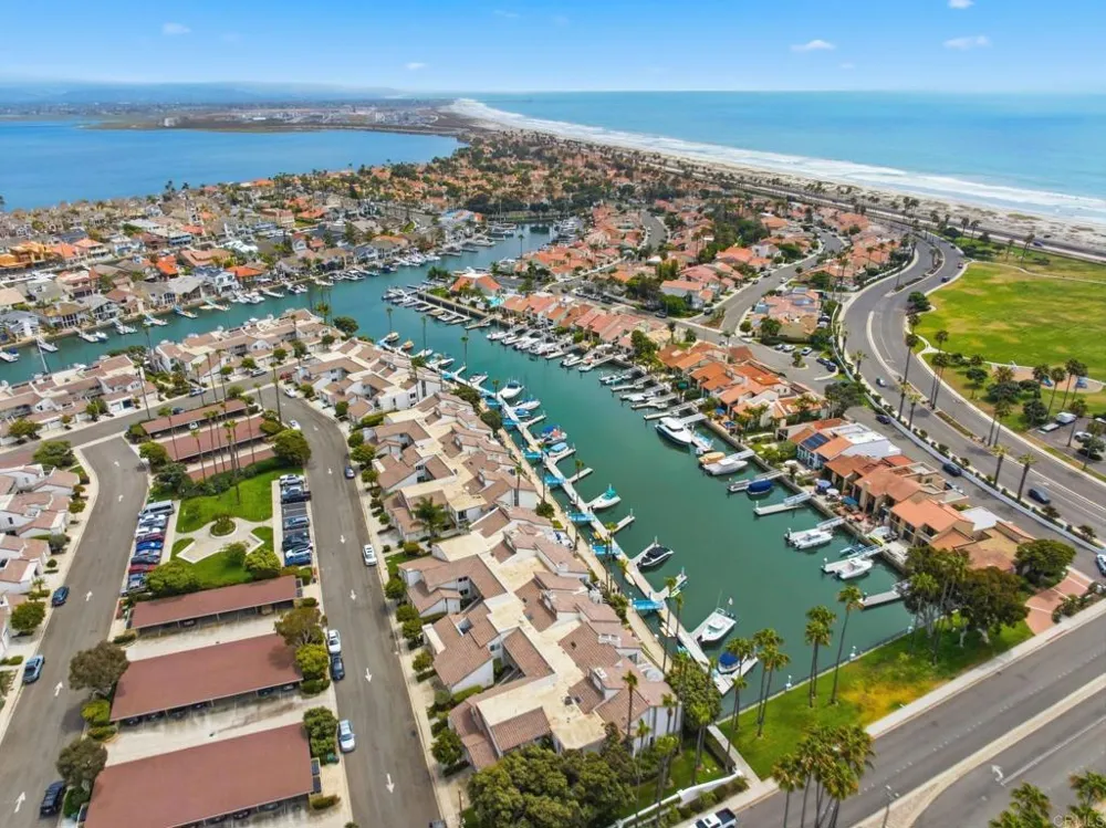 94 Kingston Ct W Coronado, CA 92118