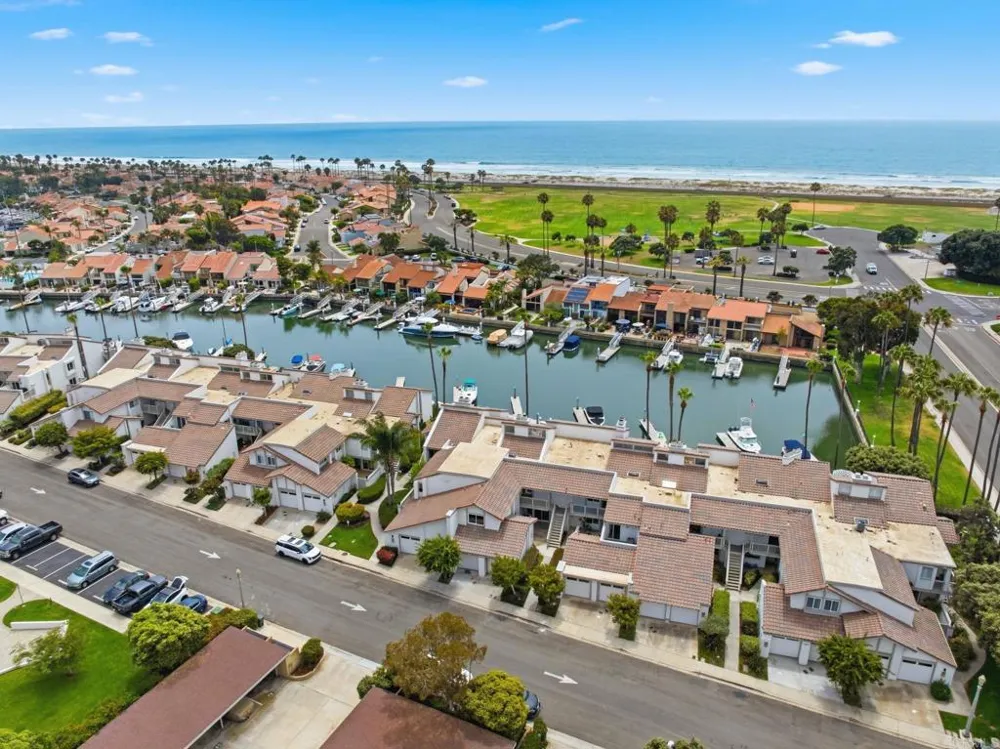 94 Kingston Ct W Coronado, CA 92118