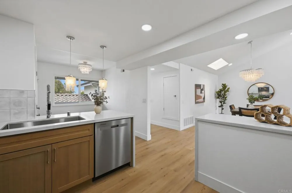 94 Kingston Ct W Coronado, CA 92118