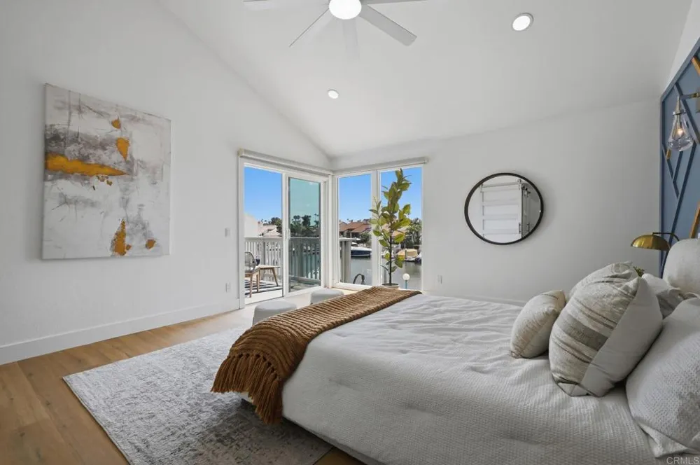 94 Kingston Ct W Coronado, CA 92118