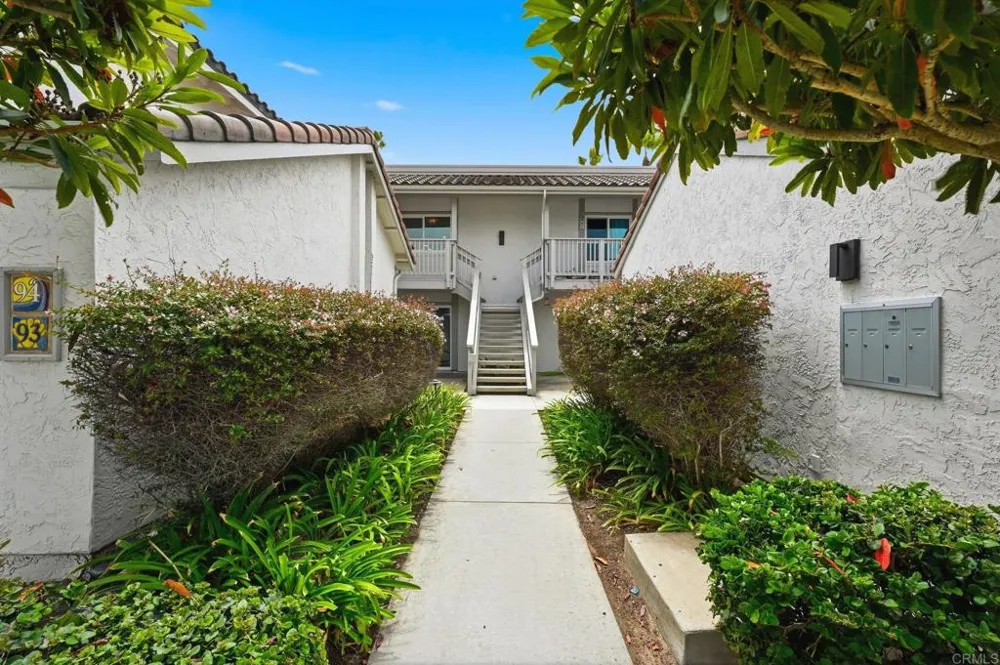 94 Kingston Ct W Coronado, CA 92118