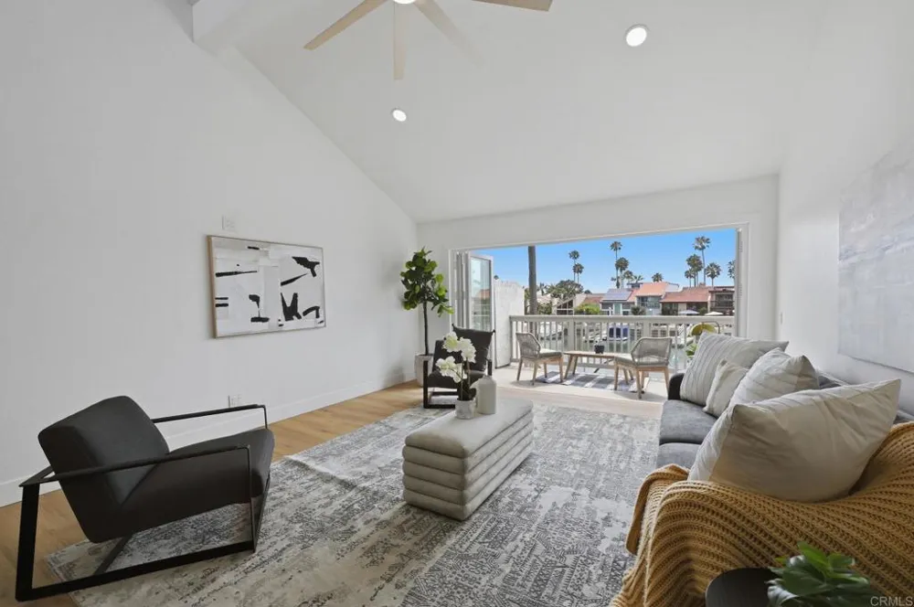 94 Kingston Ct W Coronado, CA 92118