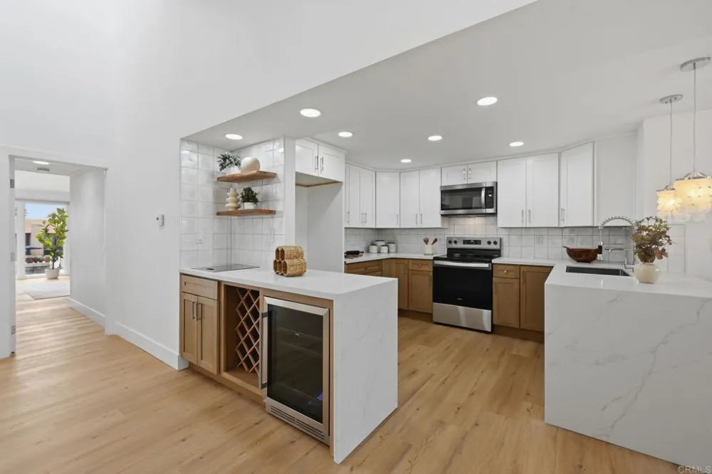 94 Kingston Ct W Coronado, CA 92118