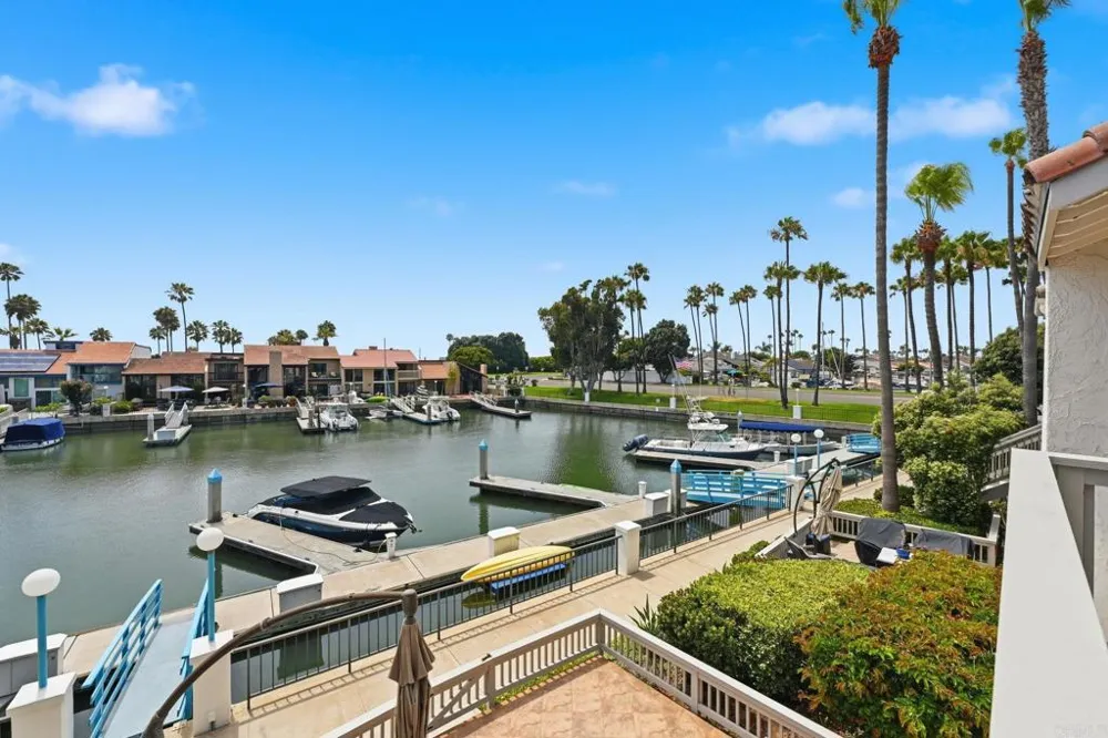 94 Kingston Ct W Coronado, CA 92118