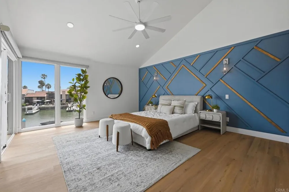 94 Kingston Ct W Coronado, CA 92118