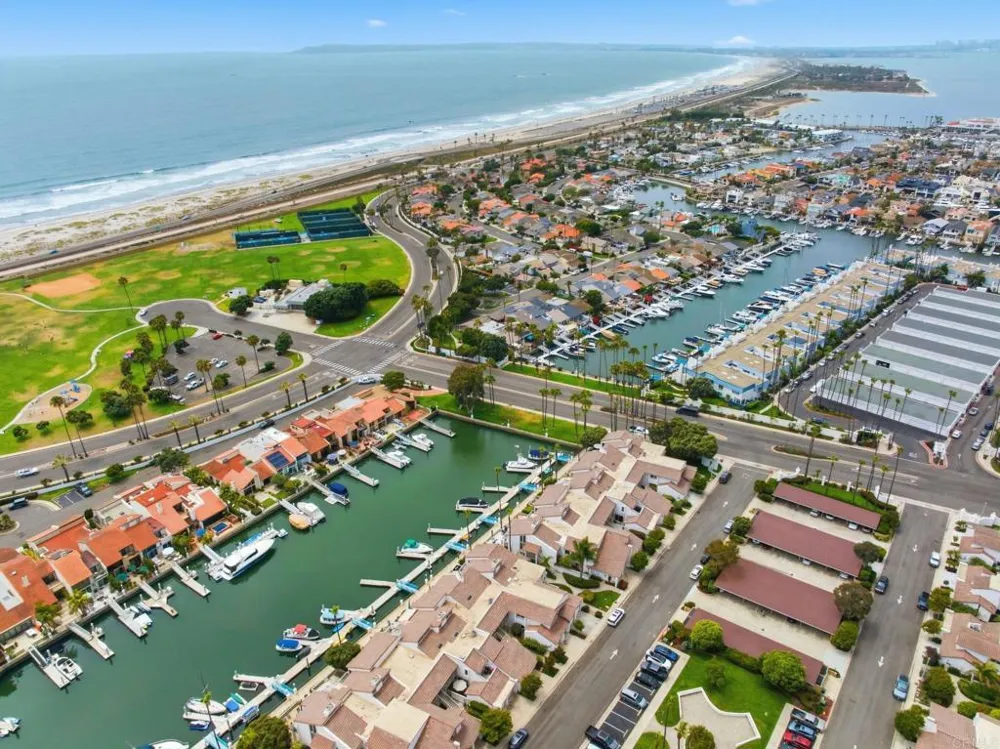 94 Kingston Ct W Coronado, CA 92118