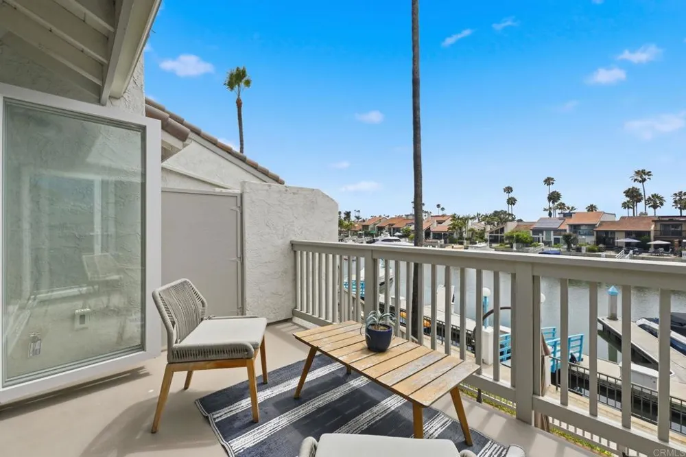 94 Kingston Ct W Coronado, CA 92118