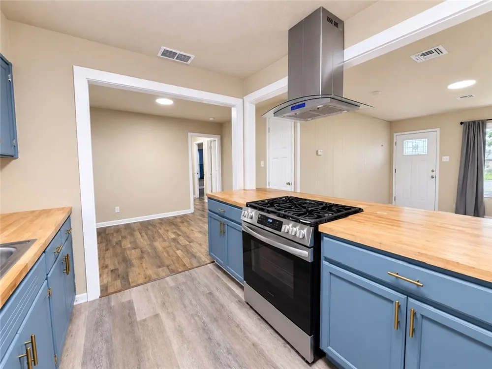 1316 E Johnston Avenue Kingsville, TX 78363