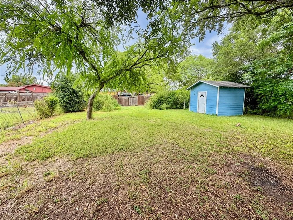 1316 E Johnston Avenue Kingsville, TX 78363