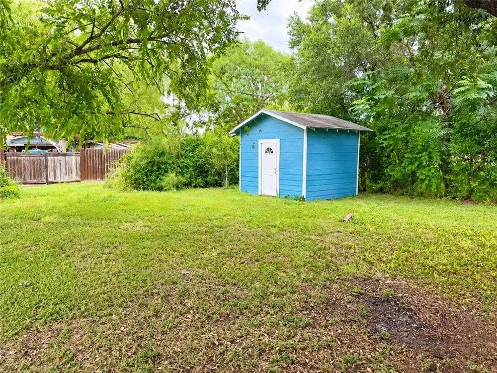 1316 E Johnston Avenue Kingsville, TX 78363