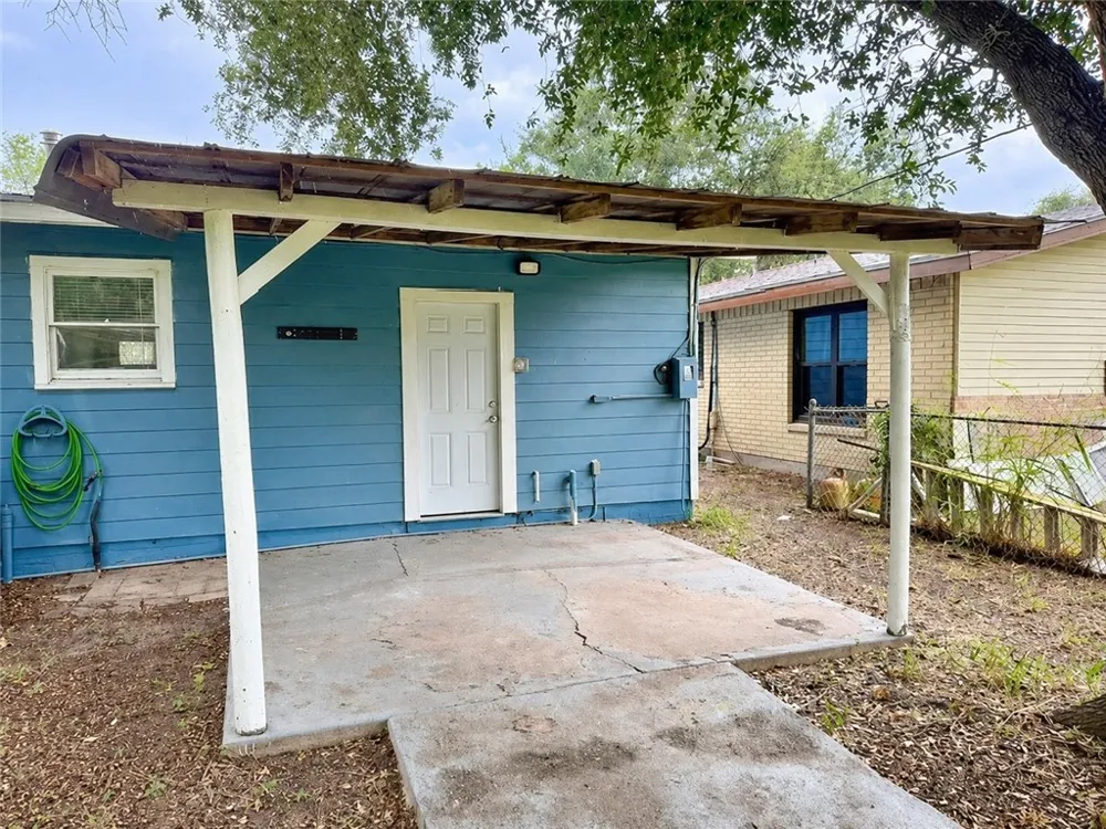 1316 E Johnston Avenue Kingsville, TX 78363